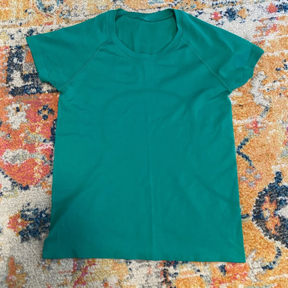 LULULEMON SWIFTLY TECH SHORT SLEEVE SHIRT 2.0 *RACE LENGTH SIZE 6
